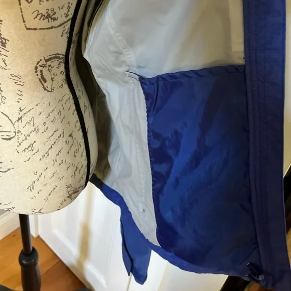 The North Face Venture 2 Rain Jacket in Sodalite Blue Heather. Women's Size: M. - Picture 9 of 15